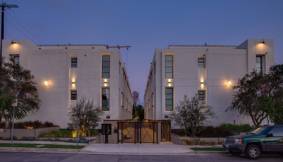 Building Photo - 1260 N Las Palmas Ave