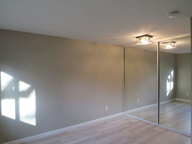 Building Photo - Juanita Townhome in Westwood Village ** 2bed/1.5 bath corner unit with Nice Private Backyard  $21...