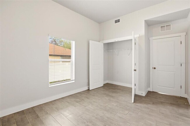 Building Photo - 870 Columbia St