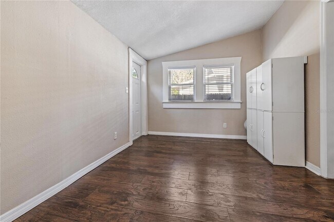 Building Photo - 1209 E Ida St