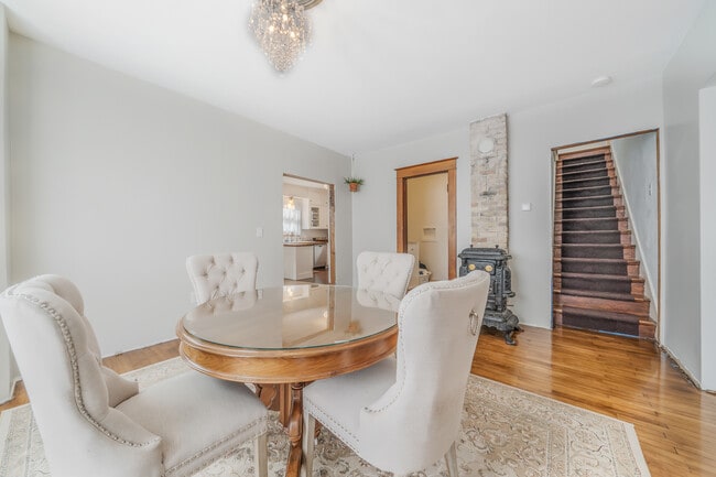 Building Photo - 1436 W Prospect Ave