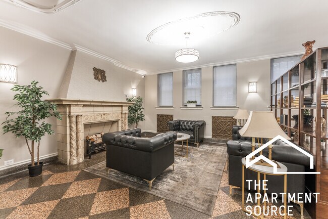 Building Photo - 827 W Lakeside Pl