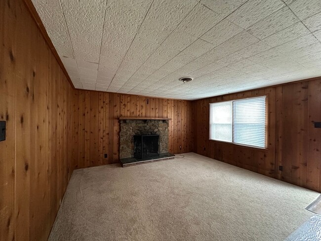 Building Photo - Charming Cottage