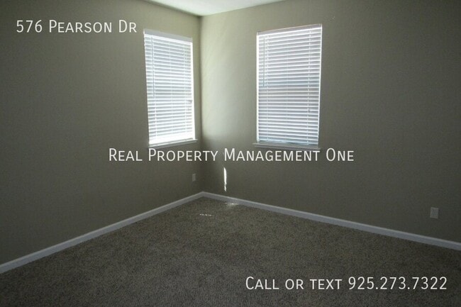 Building Photo - 576 Pearson Dr