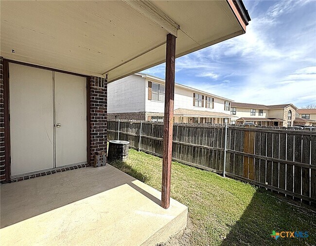 Building Photo - 1307 Monroe Loop