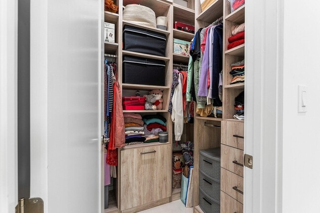 Building Photo - 8330 Essex Country Clb Dr