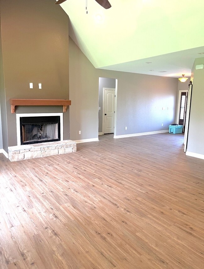 Building Photo - 125 Collier Dr