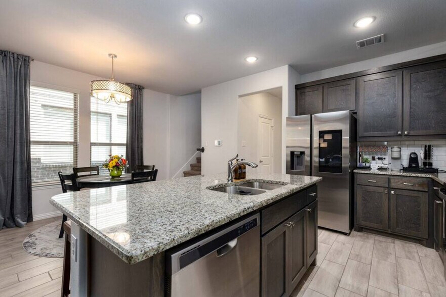 Building Photo - 6704 Farsight Dr