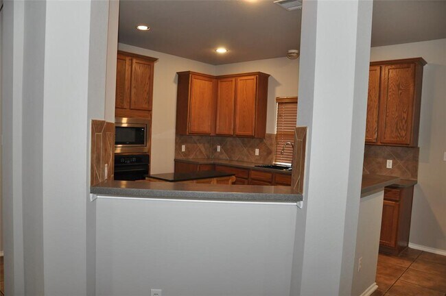 Building Photo - 507 Las Colinas Dr