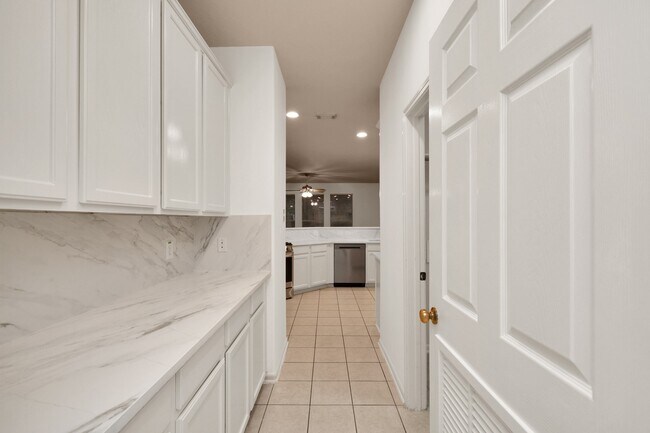 Building Photo - 25315 Walter Peak Ln