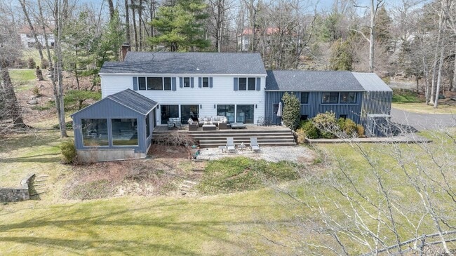 Building Photo - 83 Burning Tree Rd