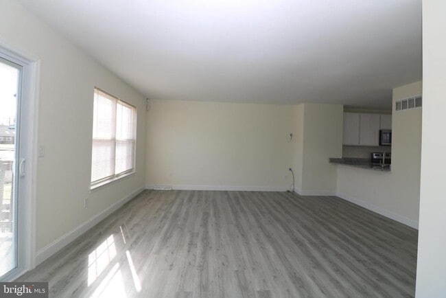 Building Photo - 14 Starboard Ct