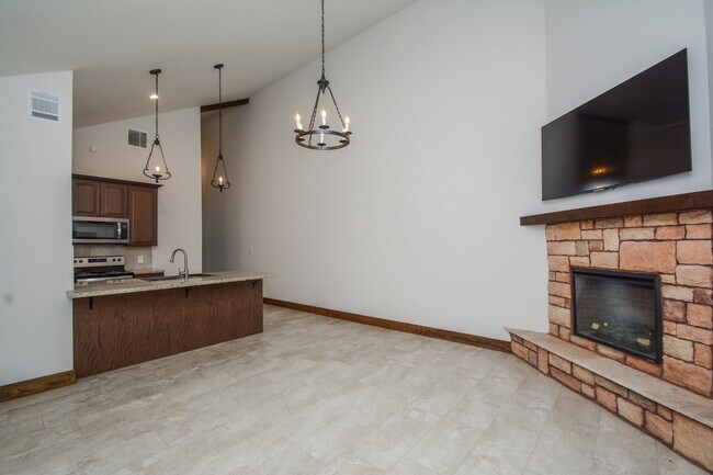 Building Photo - 29527 Turnbury Village Dr