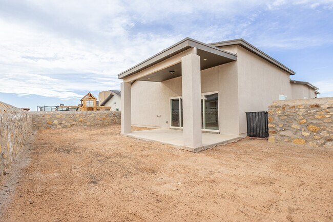 Building Photo - 14852 Mike a Mendoza Ave