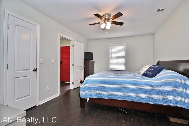 Building Photo - 3 br, 2 bath House - 6201 Thermal Rd