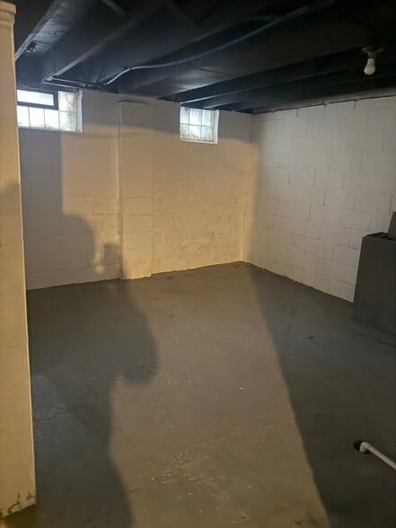 Building Photo - 18675 Beland St