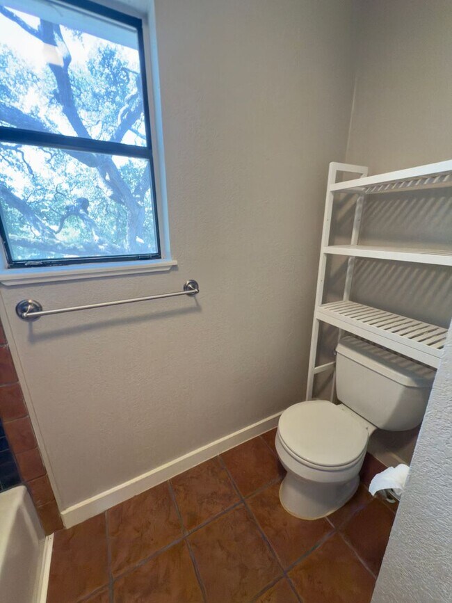 Building Photo - Single Story 2/2.5 in NW Austin