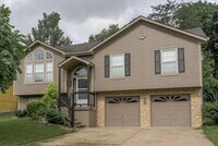 Building Photo - 612 NE Topaz Dr