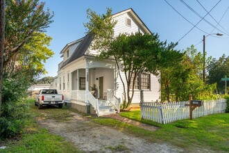 Building Photo - 1900 Calvert St