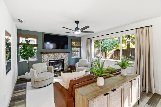 Building Photo - 2559 Du Bois Dr