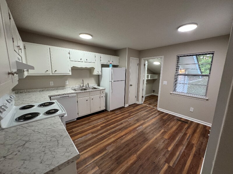 Building Photo - 4706 Metro Park Ln