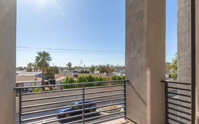 Building Photo - 6810 E Lyra Dr