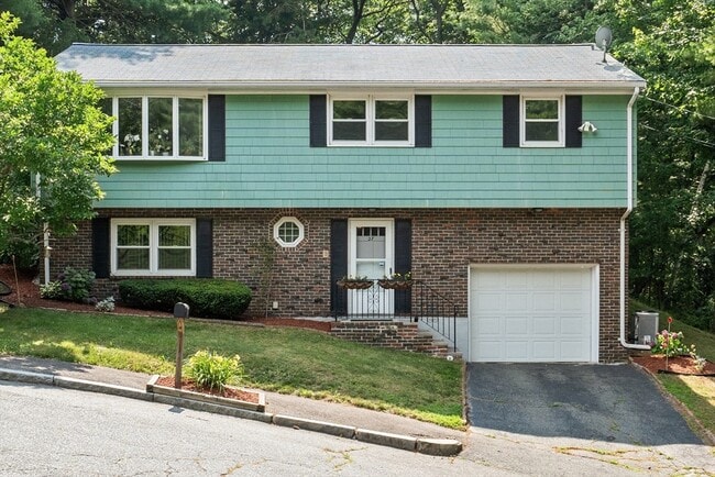 Primary Photo - 27 Ridge Hill Ave