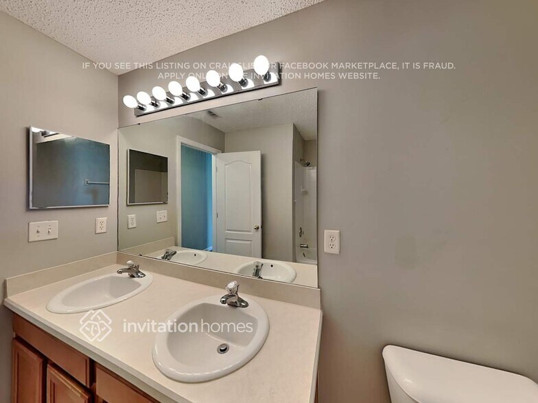 Building Photo - 620 Porto Cristo Ave