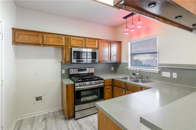 Building Photo - 105 Bluejay Cove