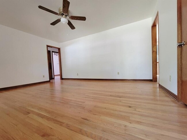 Building Photo - 712 Arthur Dr