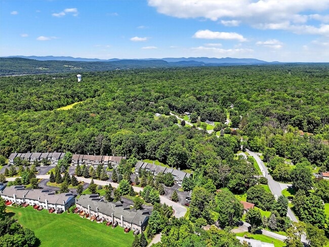 Building Photo - 295 Pinebrook Dr