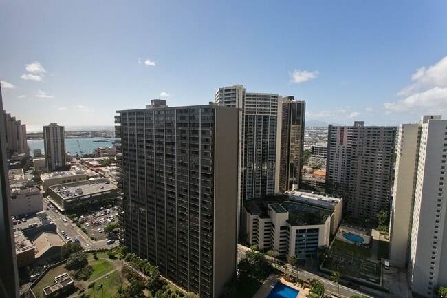 Building Photo - Move-In Ready 1BR in Downtown Honolulu | Parking Included | Stunning Views