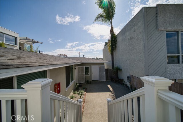Building Photo - 926 Manhattan Beach Blvd
