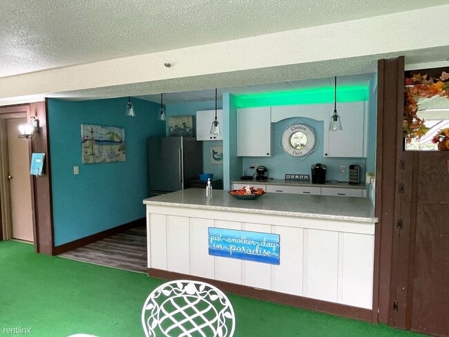 Building Photo - 2929 Sunnyside Dr