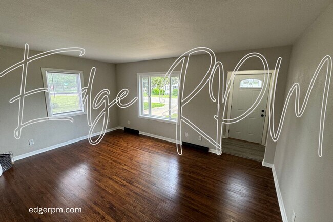 spacious living room - 708 Minnesota St