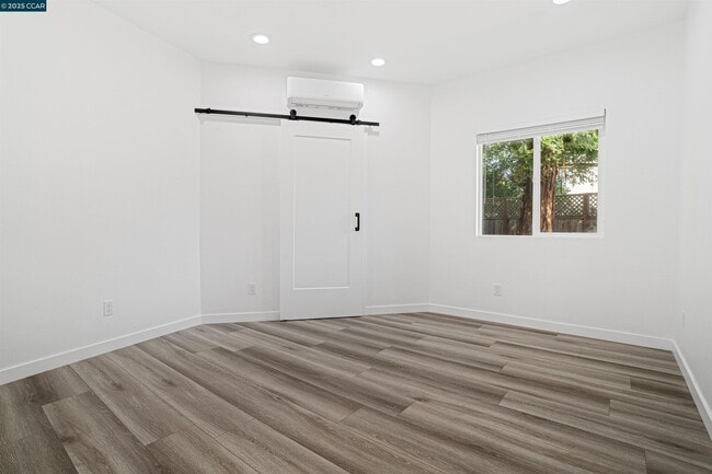 Building Photo - 18 Del Sol Ct