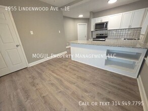 Building Photo - 4955 Lindenwood Ave