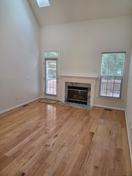 Building Photo - 18 Duke of Gloucester Cir