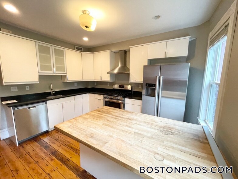 Building Photo - 51 Greenwich St