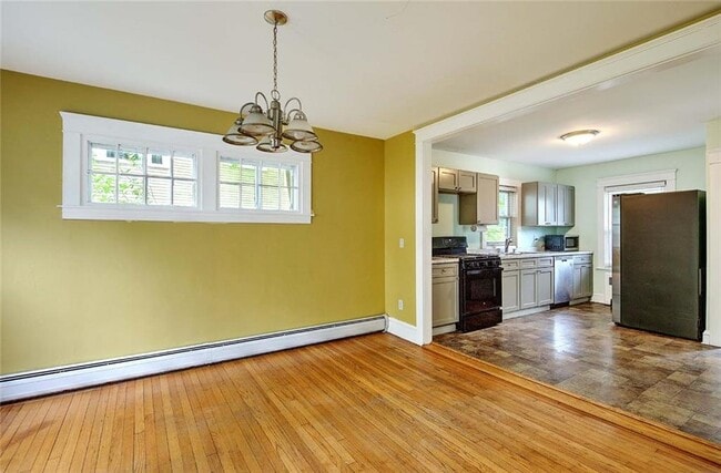 Building Photo - 4 Talbot Manor
