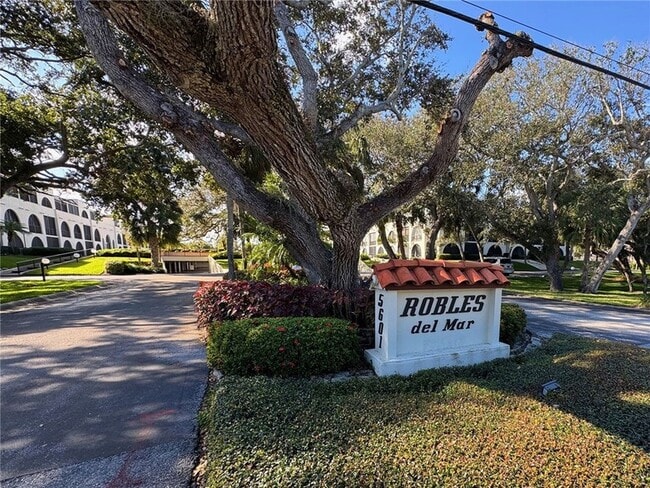 Building Photo - 5601 Jimmy Buffett Mem Hwy