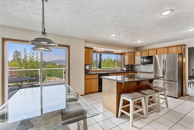 Building Photo - Stunning Home and Three Bay Shop Along Spo...