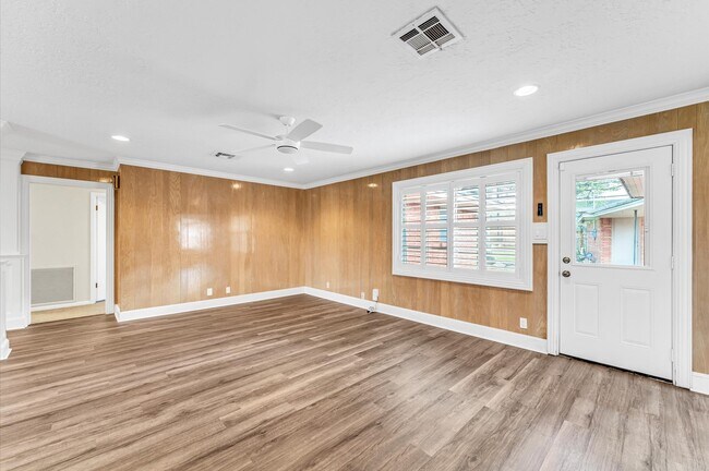 Building Photo - 6327 Wynnwood Ln