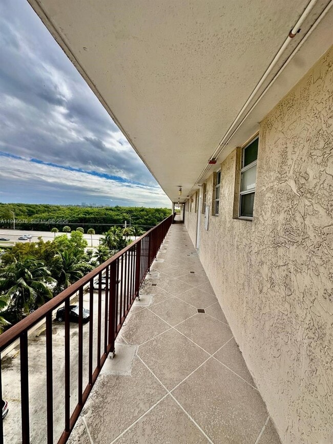 Building Photo - 2903 N Miami Beach Blvd