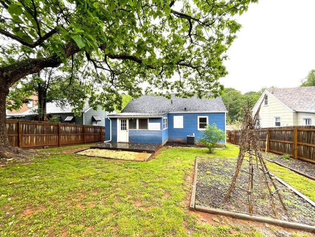 Building Photo - 4607 Fairmont Ave