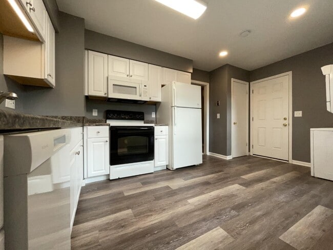 Building Photo - 908 S Josephine Boyd St