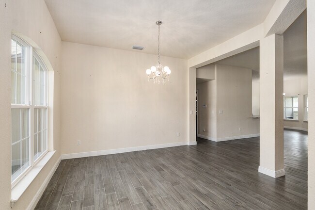 Building Photo - 10910 SW 41st Ave