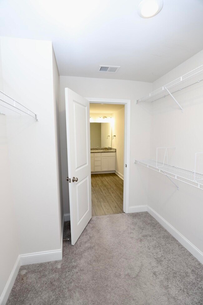 Building Photo - 870 Curlew Cir