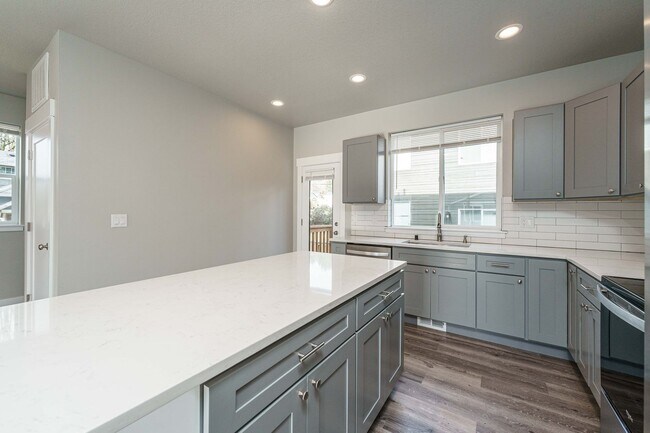 Building Photo - Move In Ready 3 Bedroom 2.5 Bathroom - Convenient Camas Location