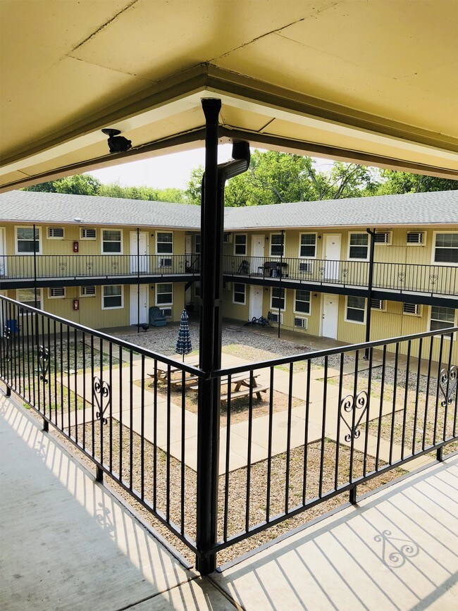 Building Photo - 3029 Lackland Rd